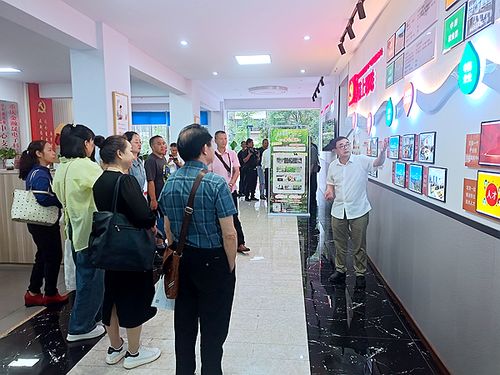 堅定信心 緊跟市場 做大主業(yè) 沙龍活動在躍騰印務(wù)舉行