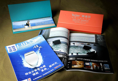 經(jīng)緯印務(wù) -- 樣本畫冊(cè) 海報(bào)印刷 封套印刷 手袋印刷 不干膠貼 定制臺(tái)歷 吊牌名片 信紙信封 產(chǎn)品包裝 記事本說明書